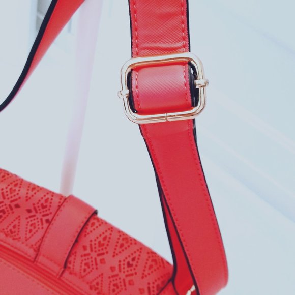 APT 9 CROSSBODY BAG CORAL - Picture 6 of 13